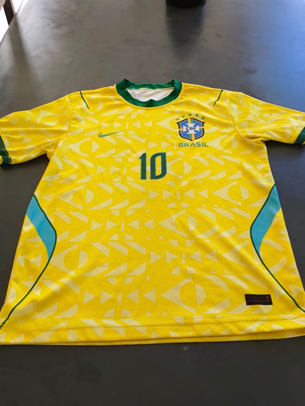 Fotografia de Camisa do Brasil amarela