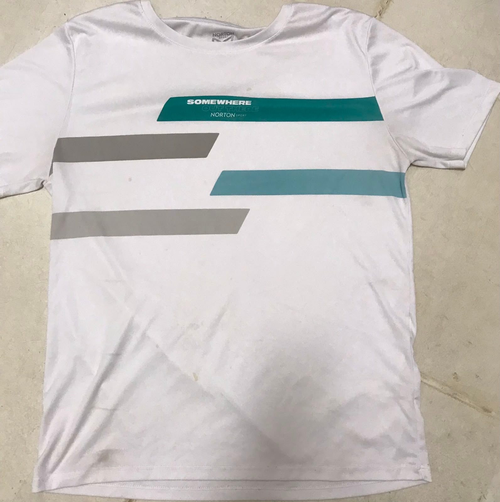 Fotografia de camiseta branca