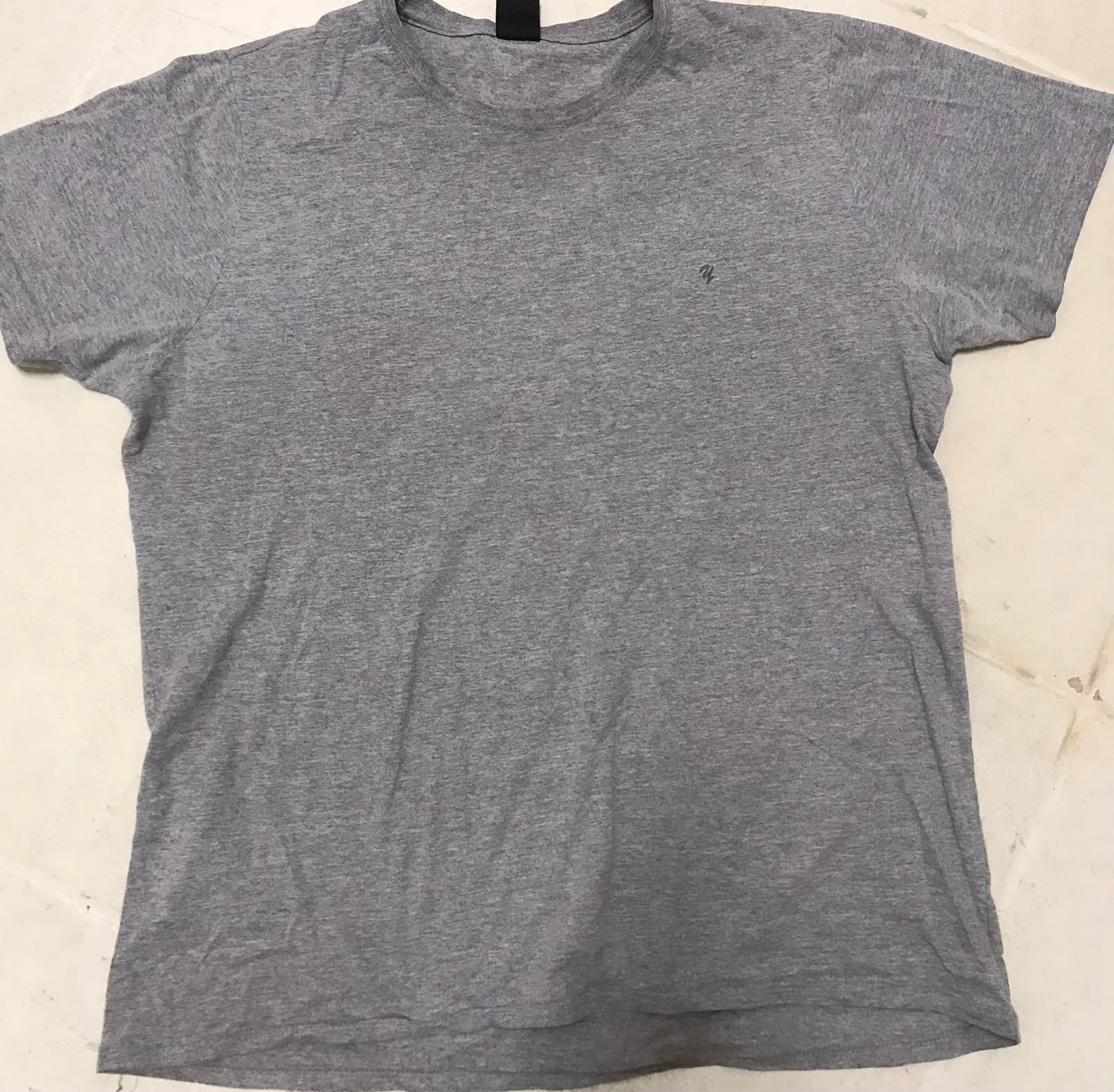 Fotografia de camiseta simples