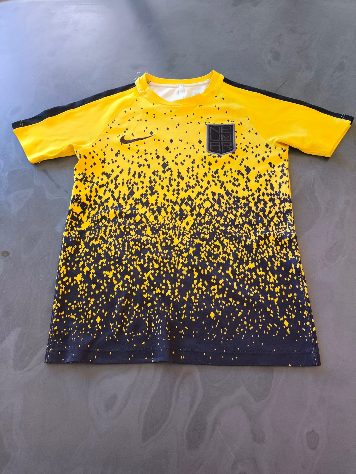 Fotografia de Camiseta amarela
